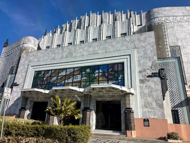 фасад метрополитен-театра фасад метрополитен-театра