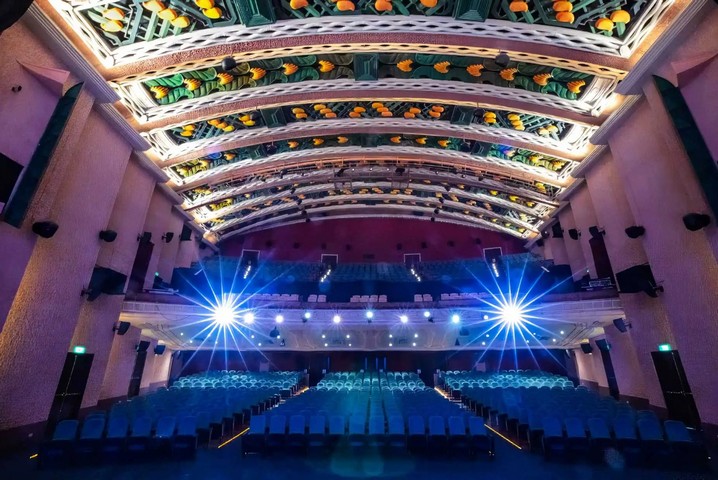 зал и кресла