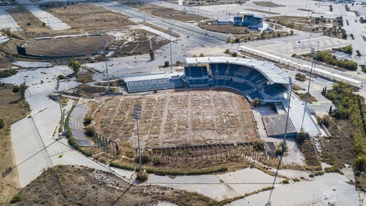 заброшенный стадион