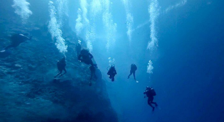 ныряльщики в пещере ныряльщики в пещере