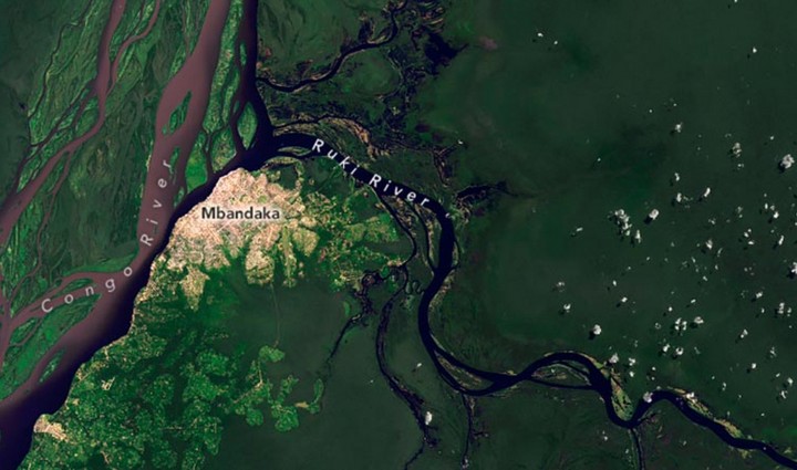 руки на карте руки на карте