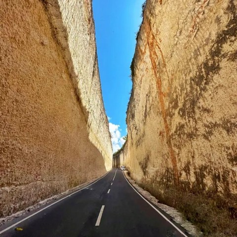 дорога сквозь скалу дорога сквозь скалу