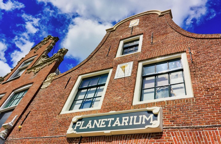 здание планетария здание планетария