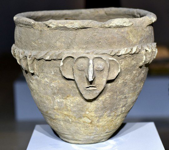 древний горшок