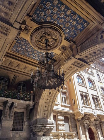 люстра в арке