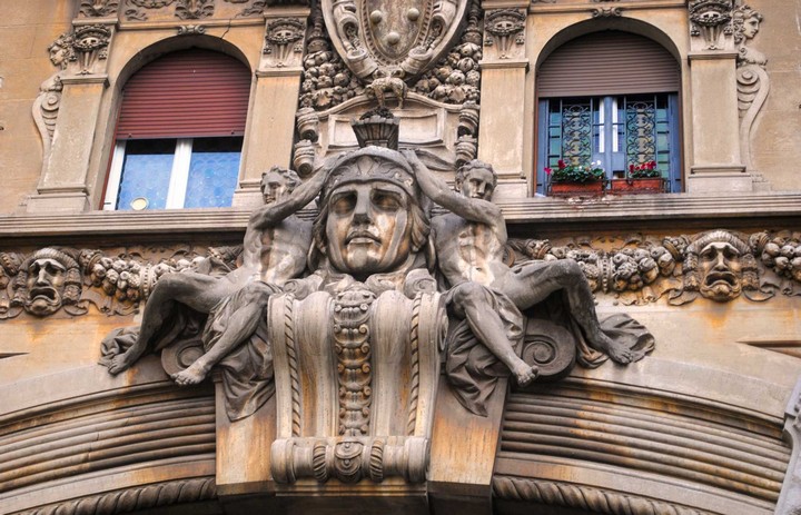 экстравагантное здание