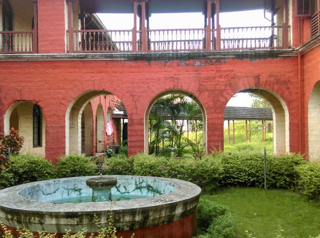 заброшенный фонтанчик