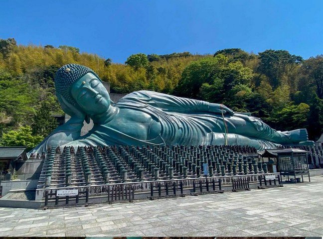 другой ракурс статуи