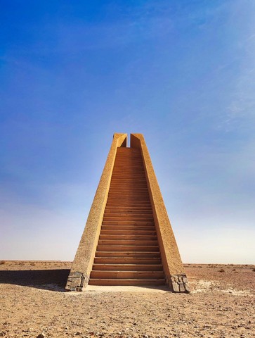 лестницы в пустыне