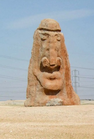 памятник в пустыне памятник в пустыне