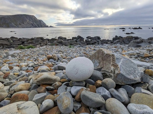 камни на мысе