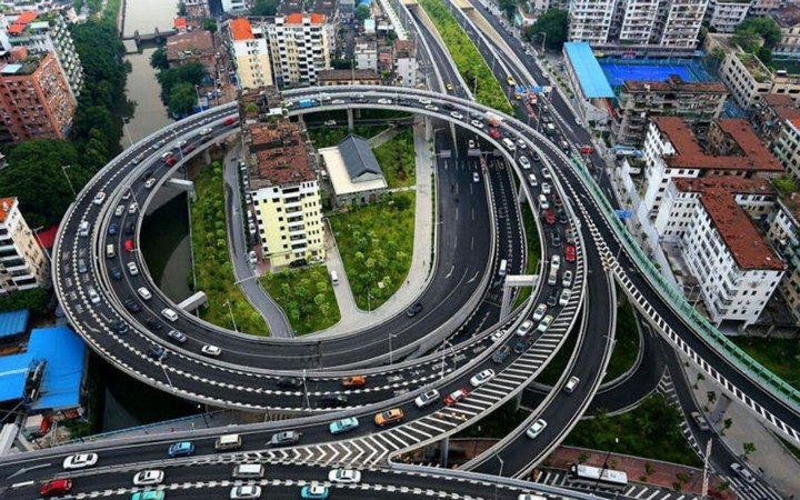 дом посреди шоссе дом посреди шоссе