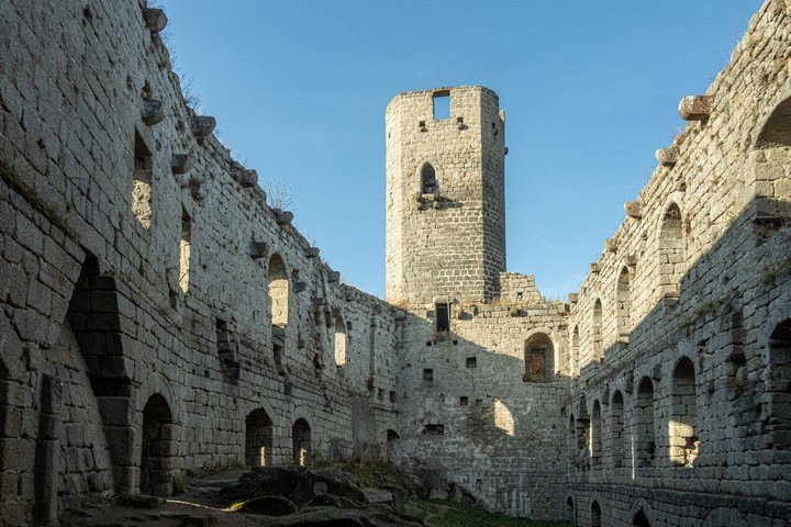 руины замка в эльзасе