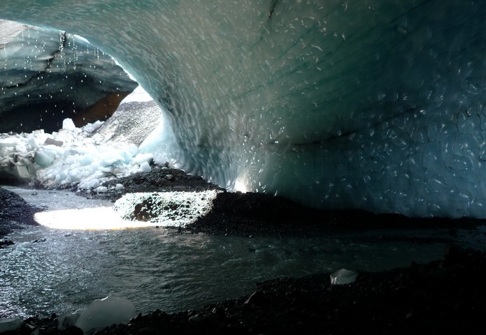 ледниковая пещера