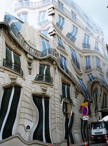 тающее здание тающее здание