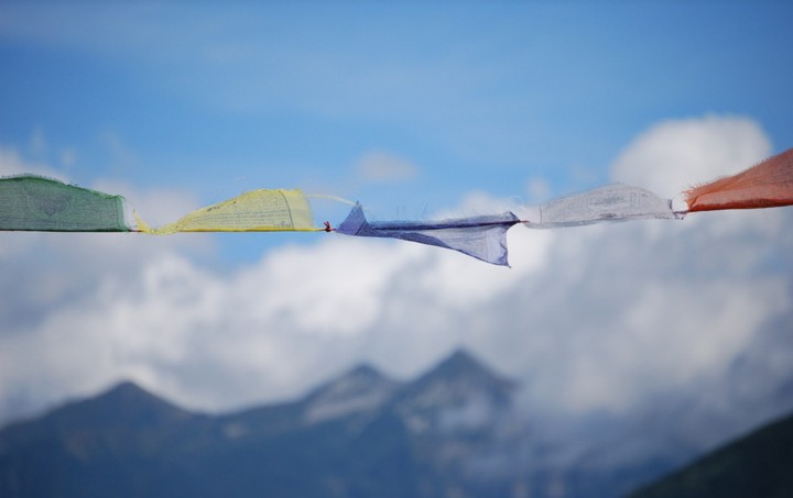 тибетские горы и флажки