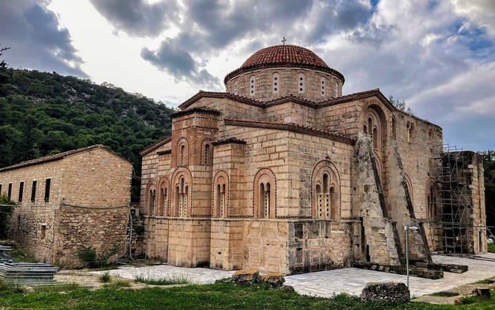 монастырь дафни