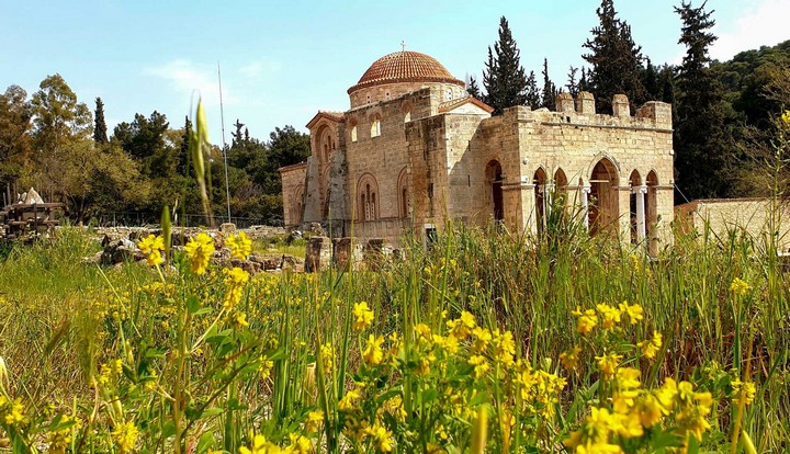 монастырь дафни