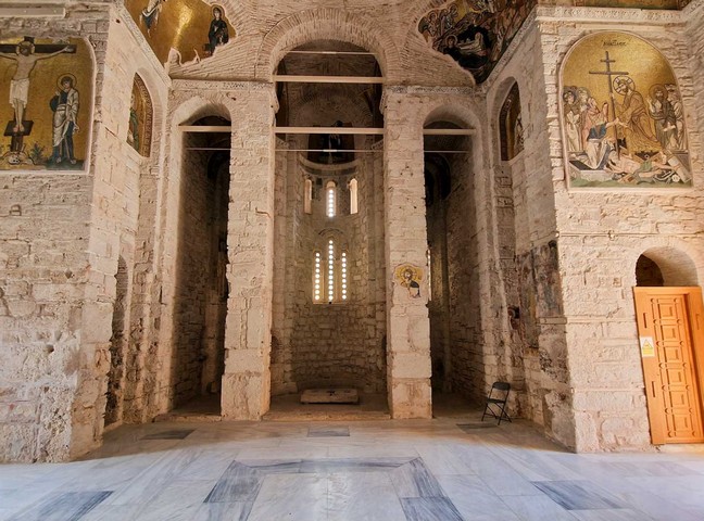 вход в монастырь