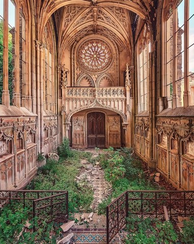 внутри церкви