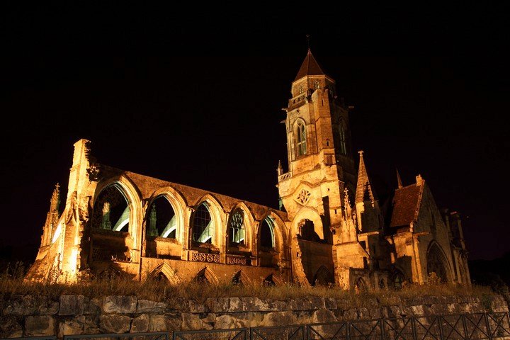 церковь ночью