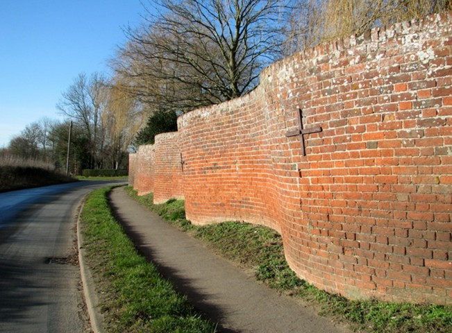 волнистые стены