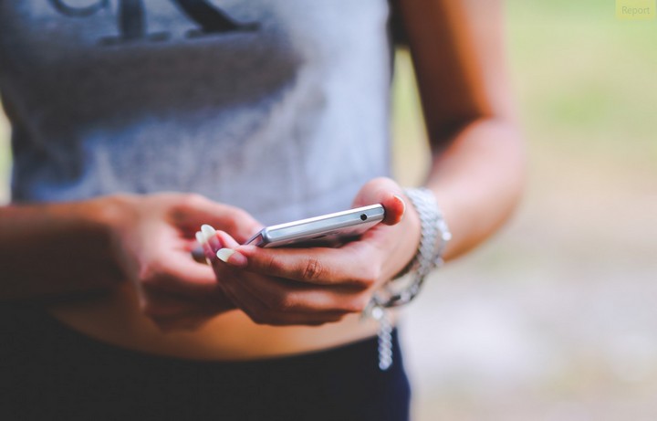 смартфон у школьника смартфон у школьника