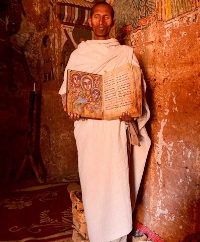 священнослужитель с книгой священнослужитель с книгой