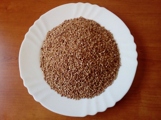 гречневая каша в миске