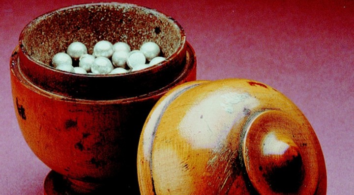 антимоновая пилюля на рисунке