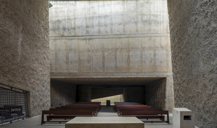 здание года — бетонная церковь