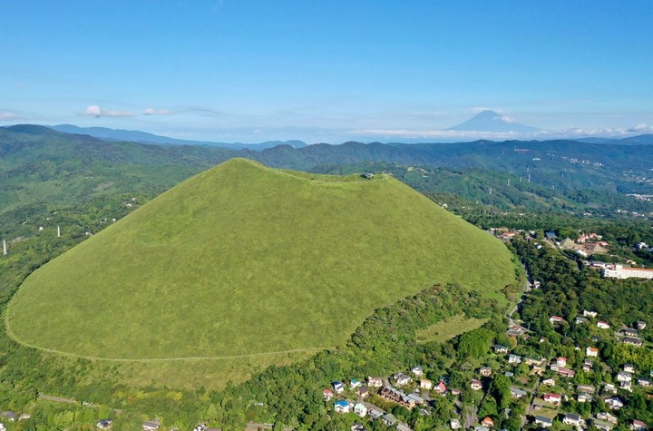 гора в виде конуса в Японии