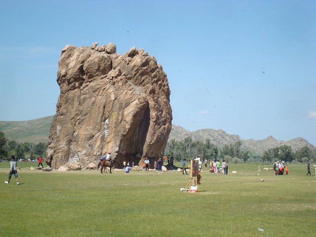 тайхарская скала в монголии