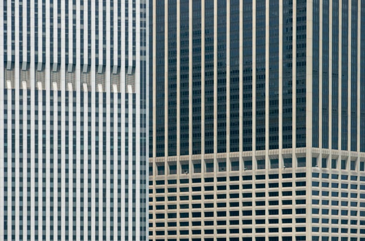 огромное здание