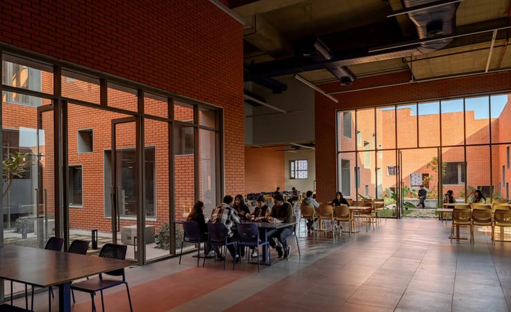 внутри аудитории