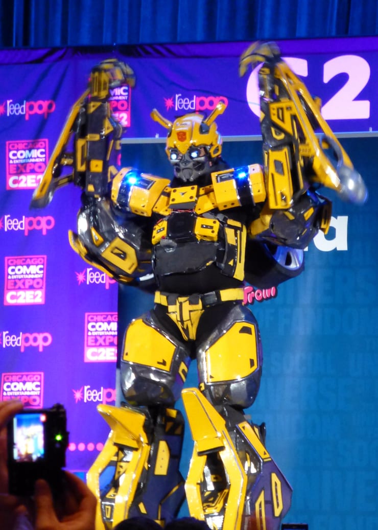 огромный робот