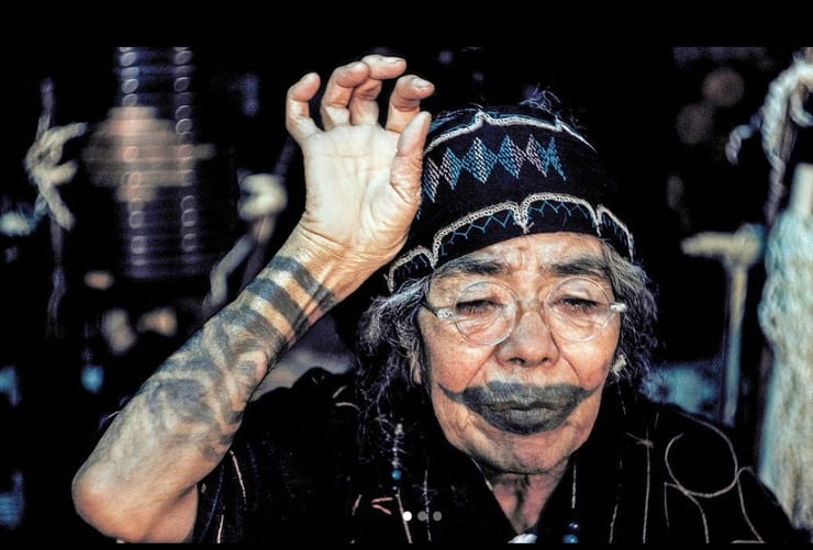 татуированные губы