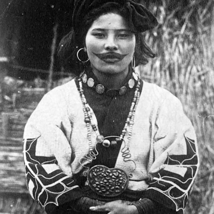 исторической фото айну