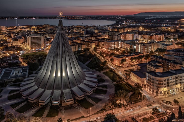 красивая святыня в Сиракузах