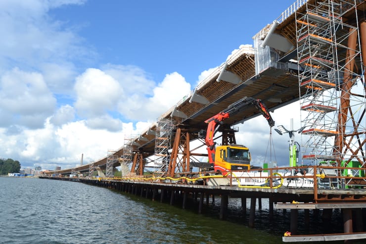 процесс строительства моста