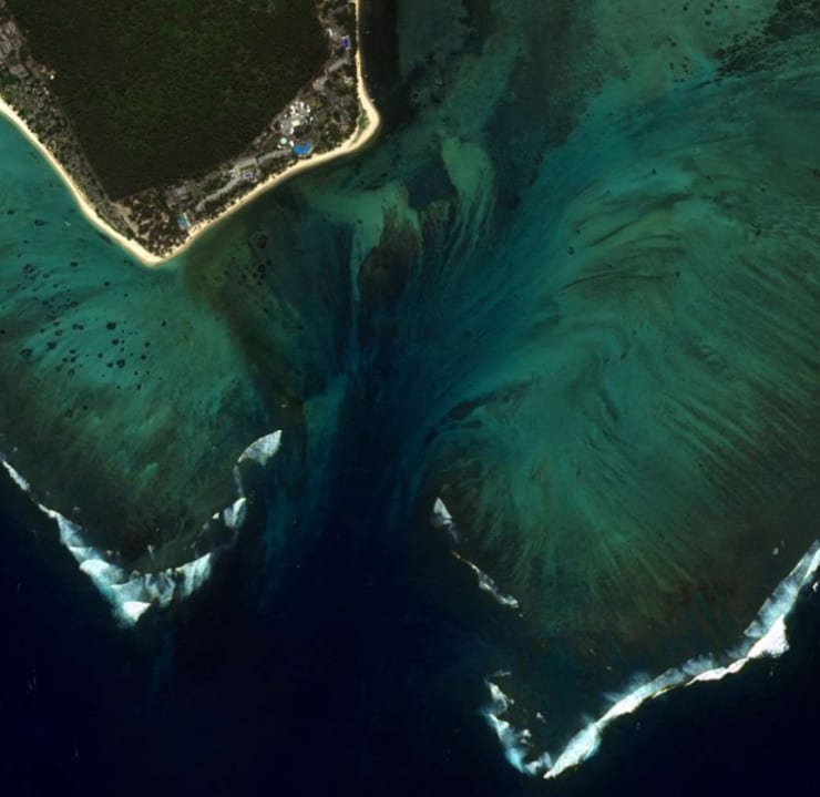 водопад под водой на маврикии