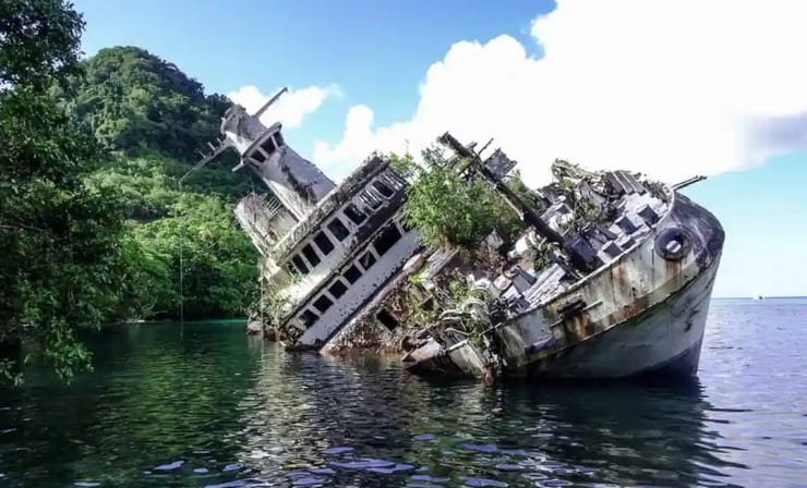 останки корабля на мели