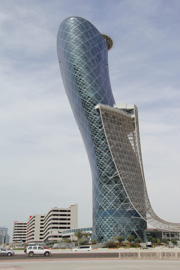 Capital Gate в Абу-Даби