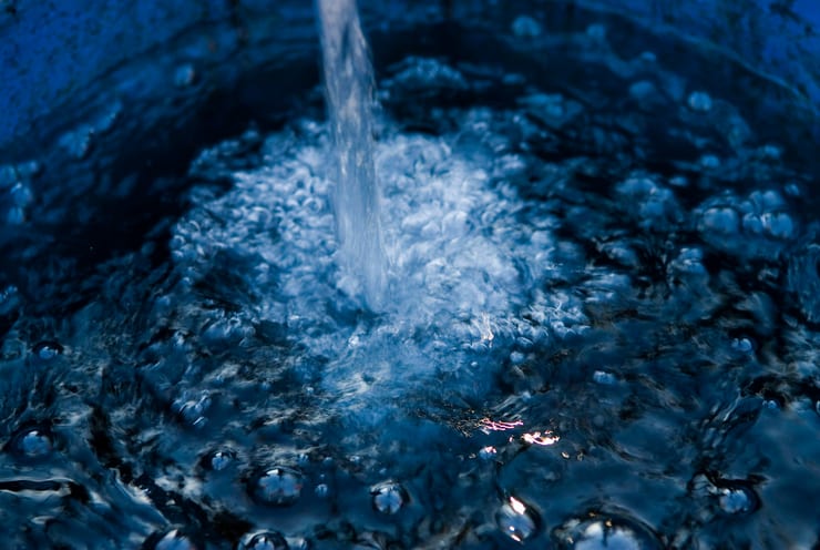 вода