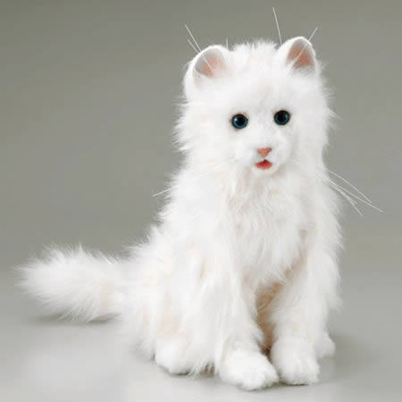 Робот-кот белого цвета