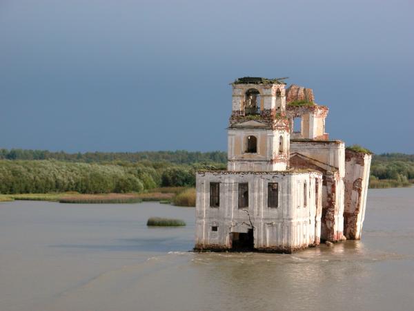 затопленная церковь