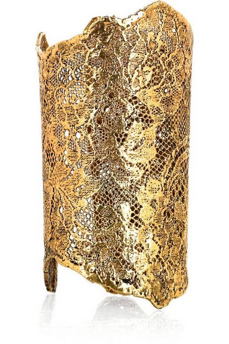 Кружевной манжет из золота