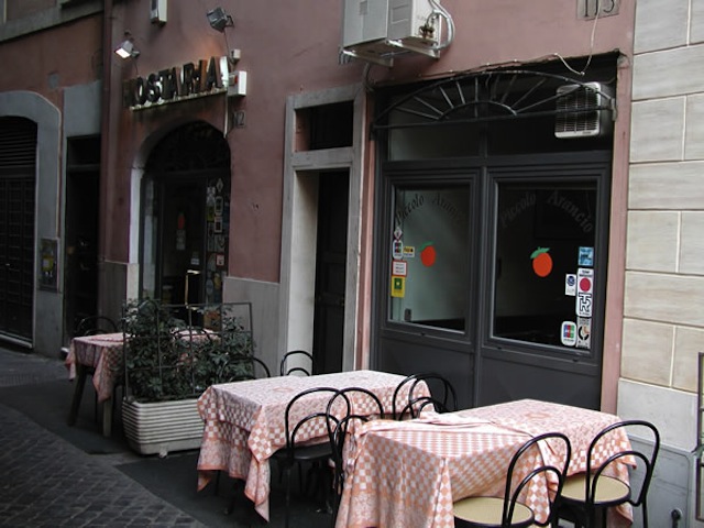 Piccolo Arancio рядом с Фонтаном Треви