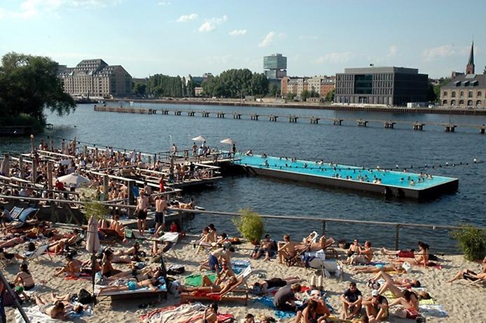 плавающий бассейн в Берлине