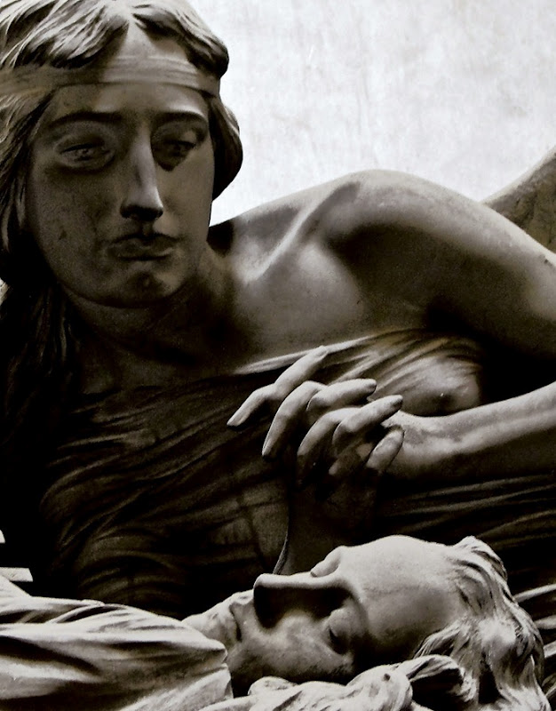 скульптуры кладбища Стальено